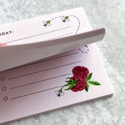 Write your daily notes on the colorful Raspberry Bee sheets. These little notepads pair well with our Simpliday Paper notebooks and other stationery products.
